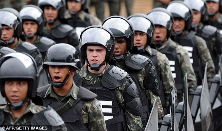Special Unarmed Jiu-Jitsu Police Unit Deals With Rioters in Brazil